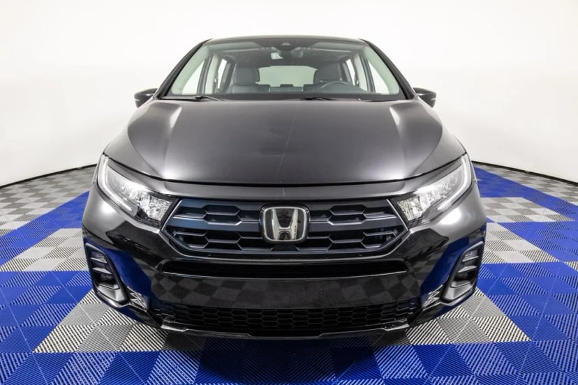 2025 Honda Odyssey - Image 3