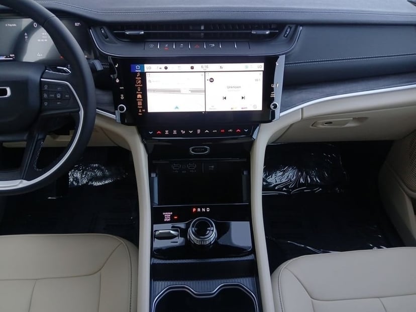 2026 Jeep Grand Cherokee L - Image 2