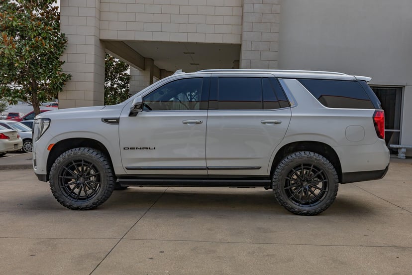 2023 GMC Yukon - Image 3