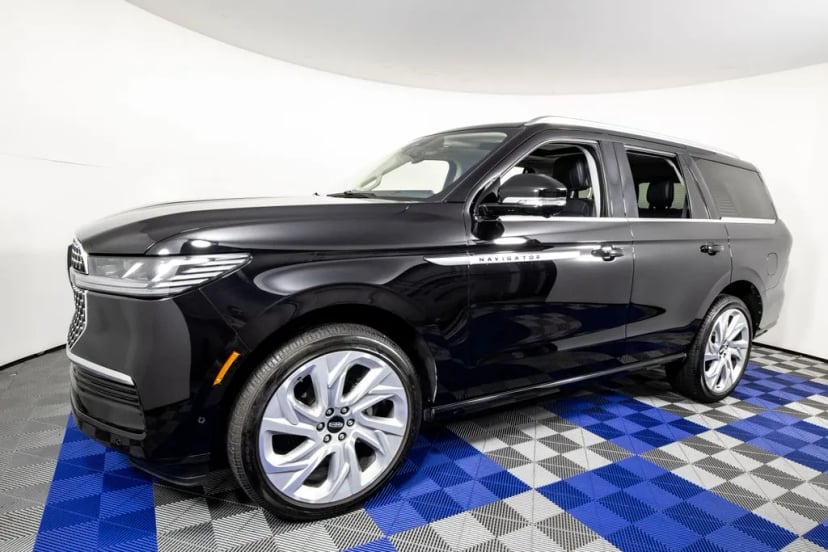 2025 Lincoln Navigator - Image 1