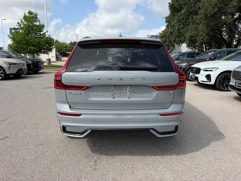 2026 Volvo XC60 - Image 2