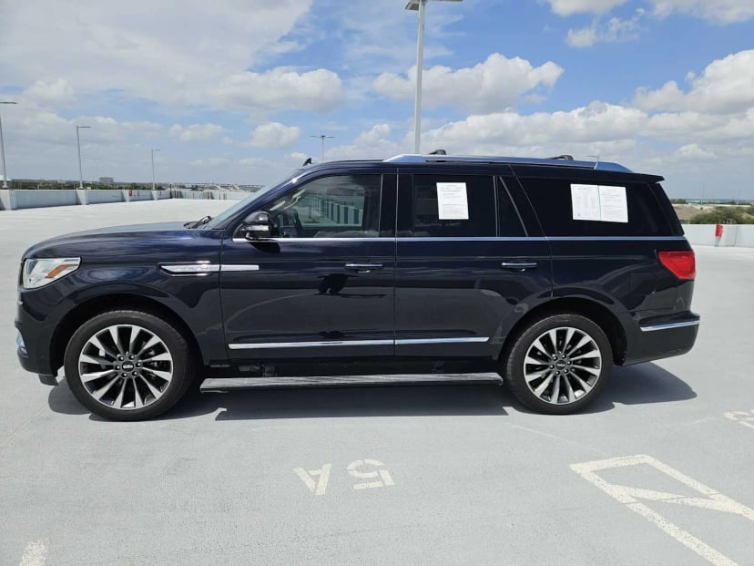 2021 Lincoln Navigator - Image 2