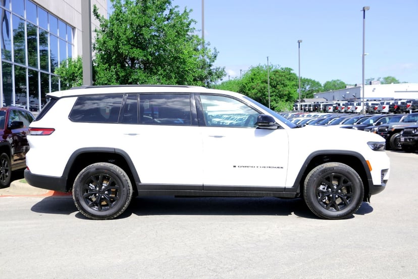 2025 Jeep Grand Cherokee L - Image 1