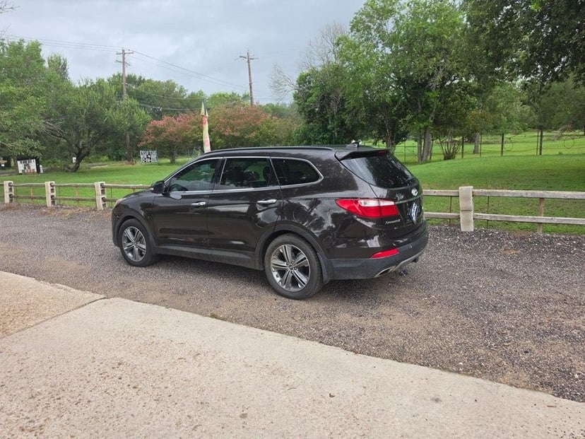 2016 Hyundai Santa Fe - Image 3