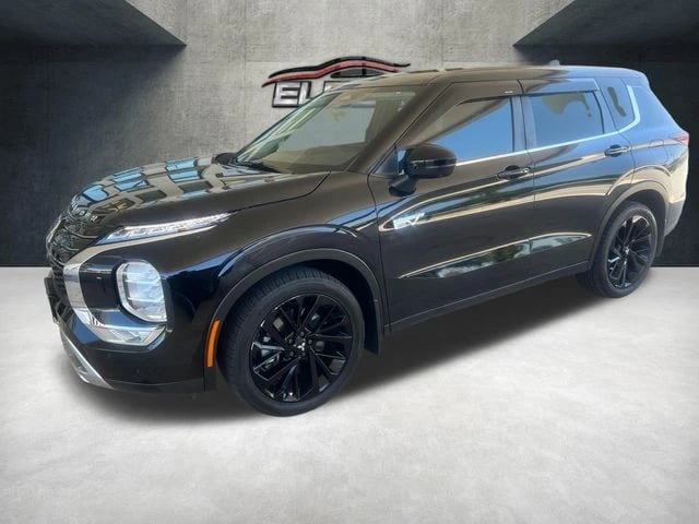 2023 Mitsubishi Outlander - Image 1