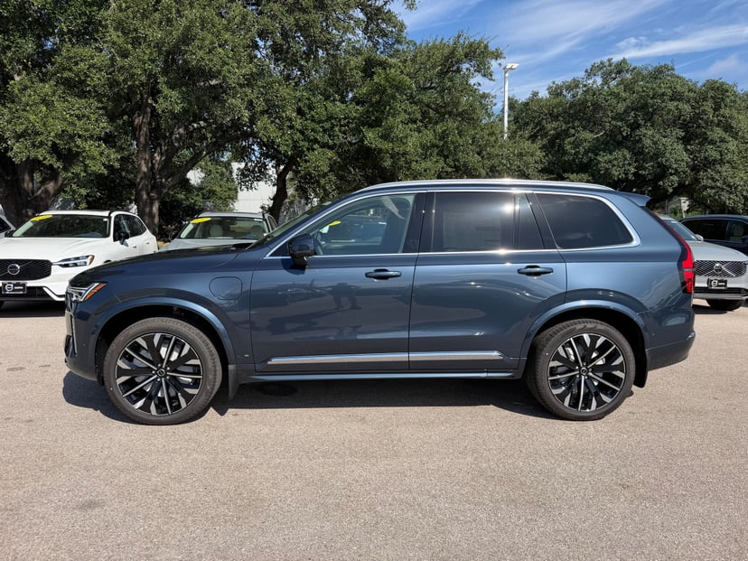 2026 Volvo XC90 - Image 2
