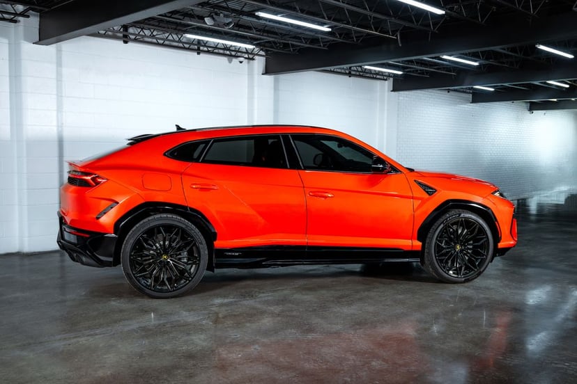 2025 Lamborghini Urus - Image 2
