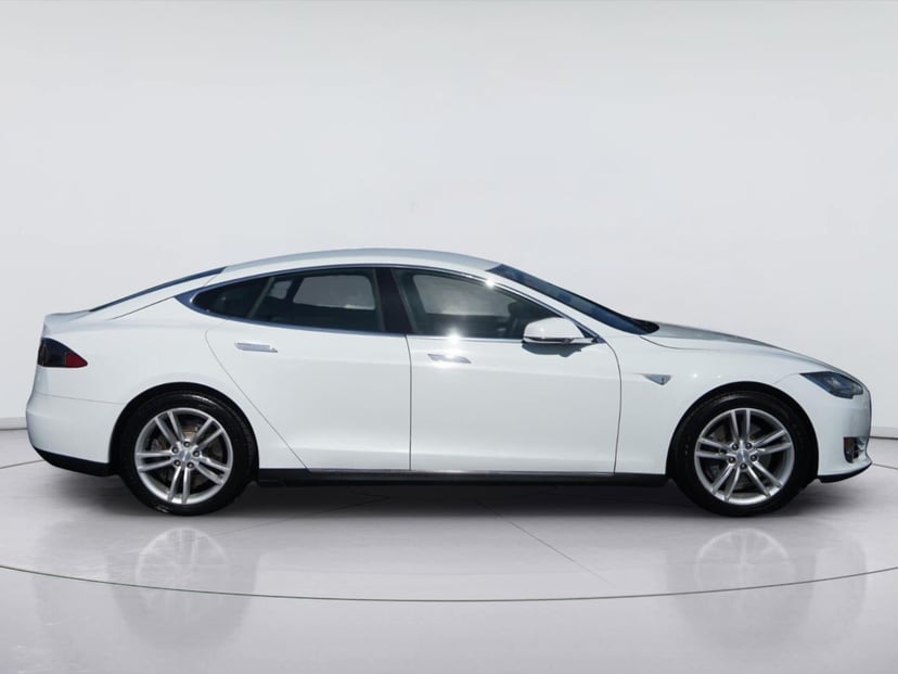 2014 Tesla Model S - Image 2