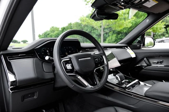 2026 Land Rover Range Rover Sport - Image 3