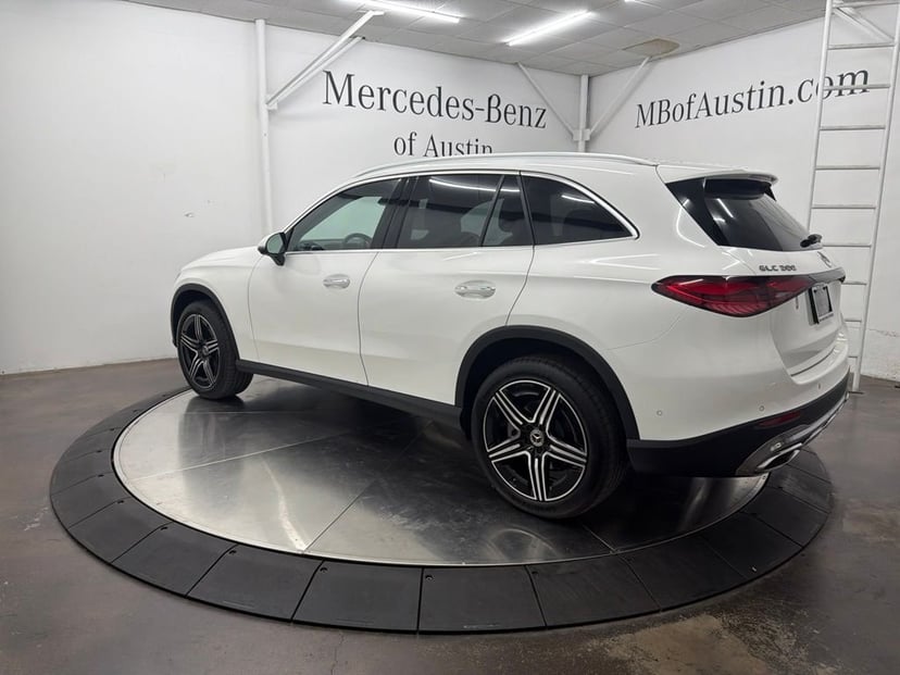 2027 Mercedes-Benz GLC - Image 3