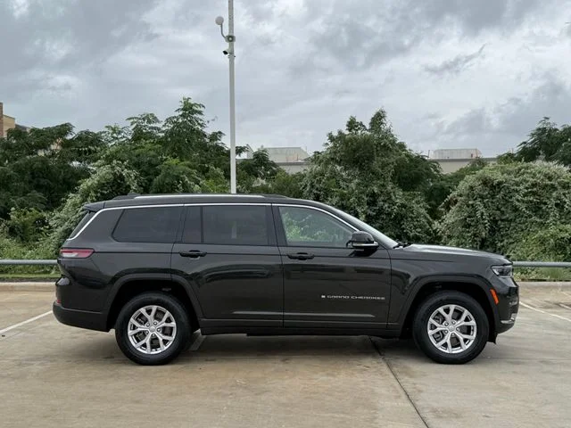 2022 Jeep Grand Cherokee L - Image 3