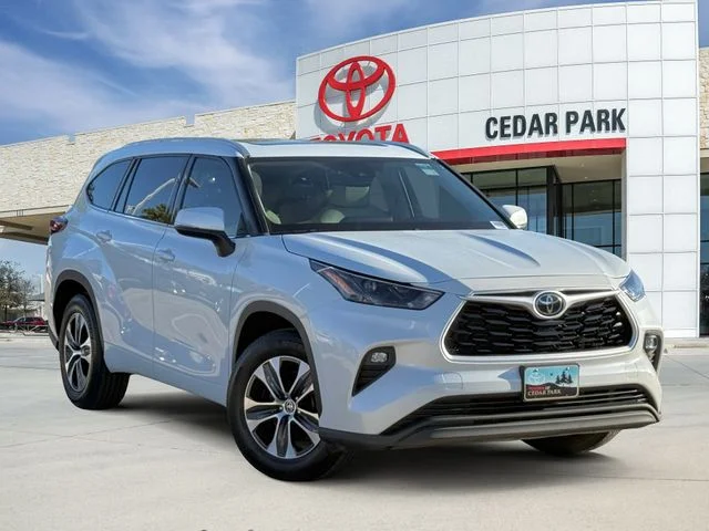 2022 Toyota Highlander - Image 1