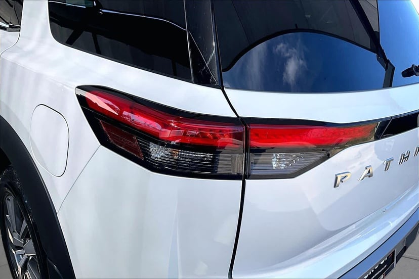 2025 Nissan Pathfinder - Image 2
