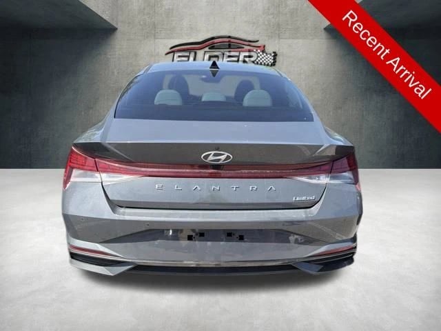 2023 Hyundai Elantra - Image 3