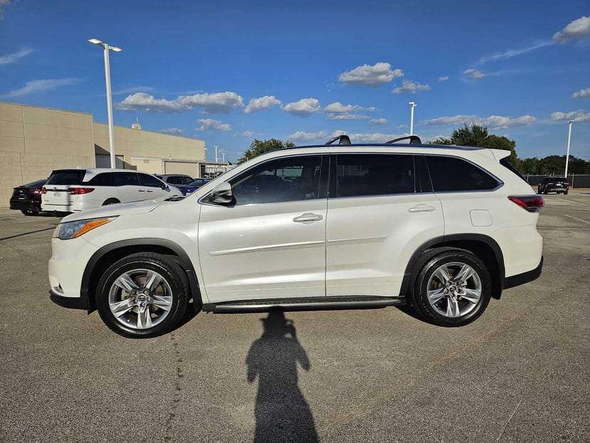 2016 Toyota Highlander - Image 2