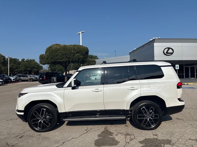 2025 Lexus GX - Image 2