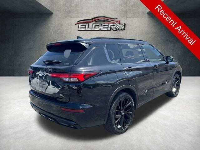 2024 Mitsubishi Outlander - Image 2