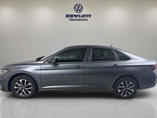 2025 Volkswagen Jetta - Image 2