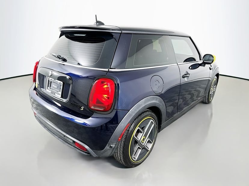 2022 MINI Cooper SE Electric Iconic 2D Hatchback Black - Image 2