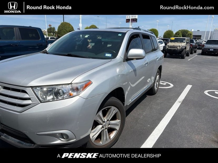 2013 Toyota Highlander - Image 1