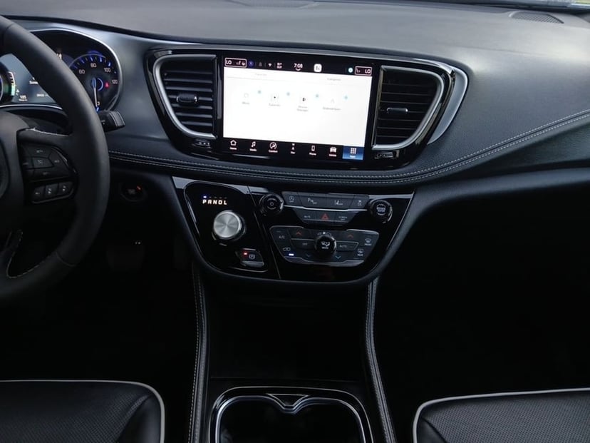 2026 Chrysler Pacifica - Image 2