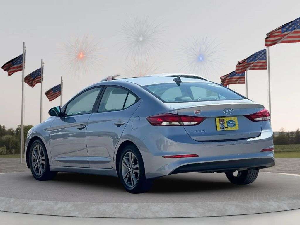 2017 Hyundai Elantra - Image 3