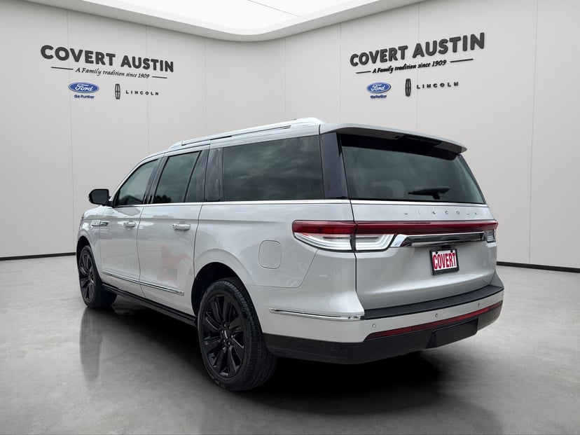 2023 Lincoln Navigator L - Image 3