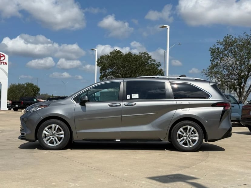 2026 Toyota Sienna - Image 1