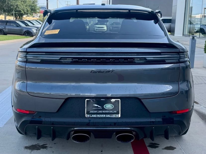 2024 Porsche Cayenne - Image 3