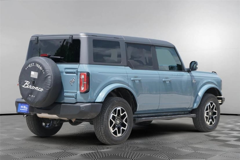 2022 Ford Bronco - Image 2