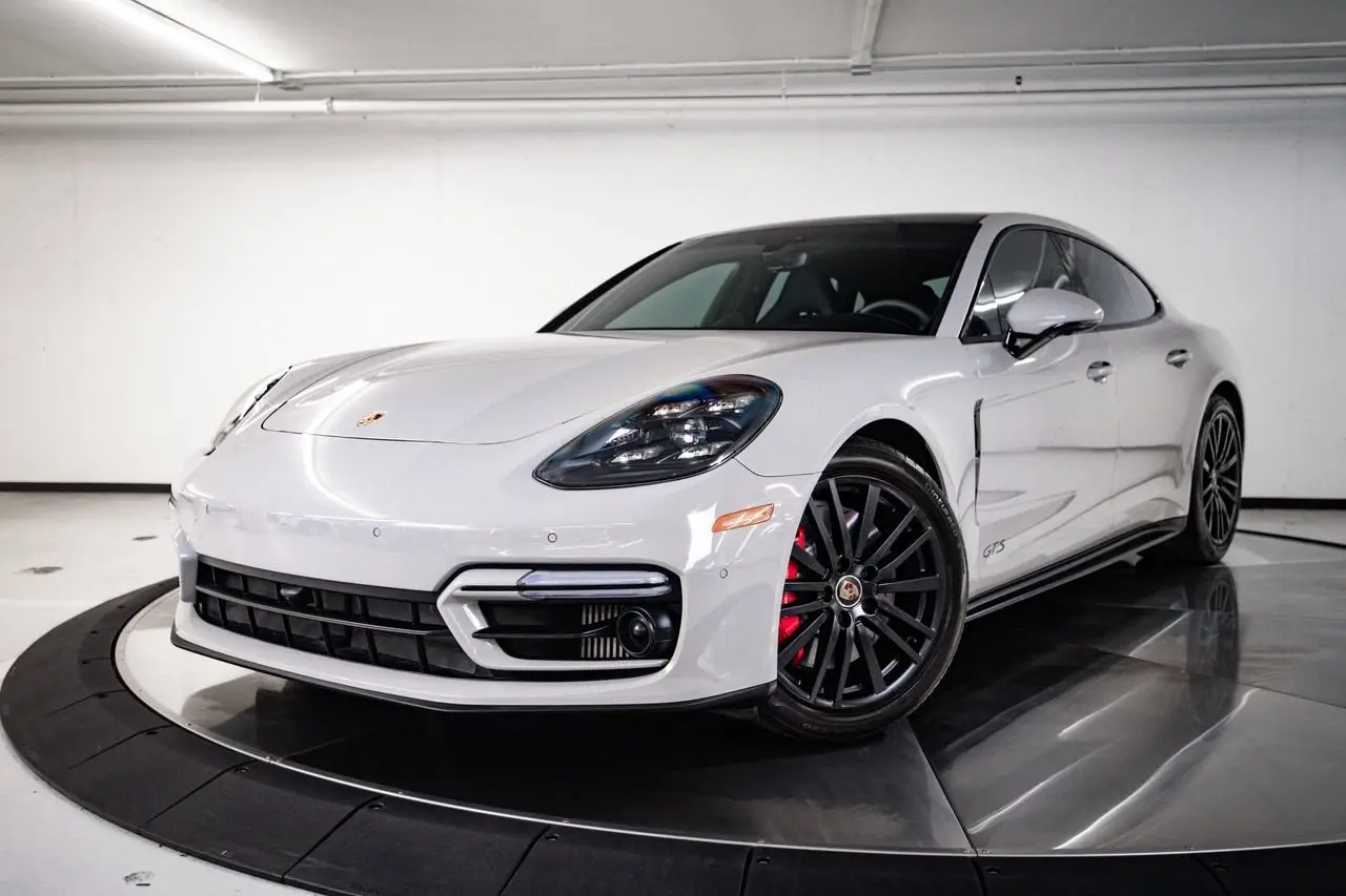 2022 Porsche Panamera - Image 1