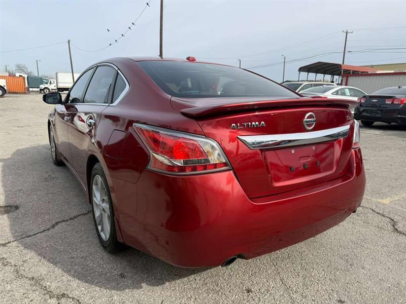 2015 Nissan Altima - Image 2