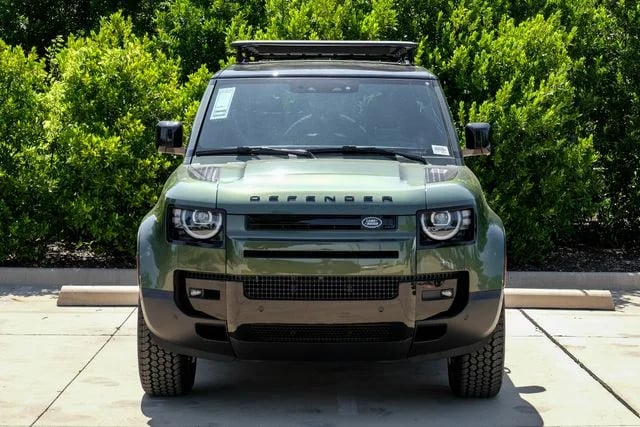 2026 Land Rover Defender - Image 2