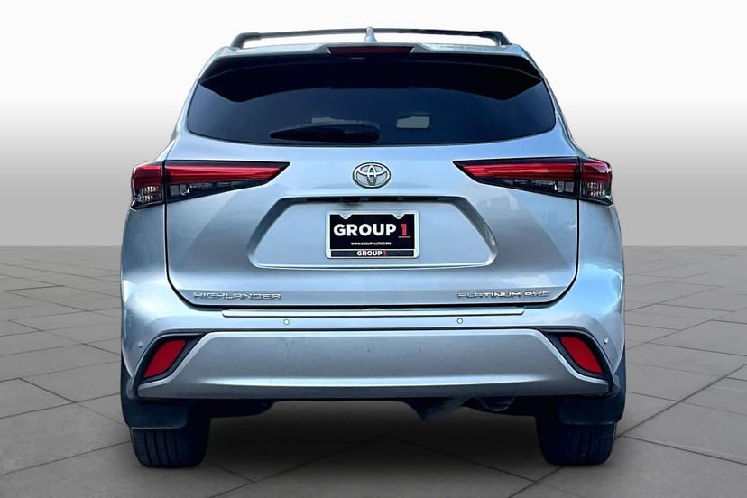 2020 Toyota Highlander - Image 2