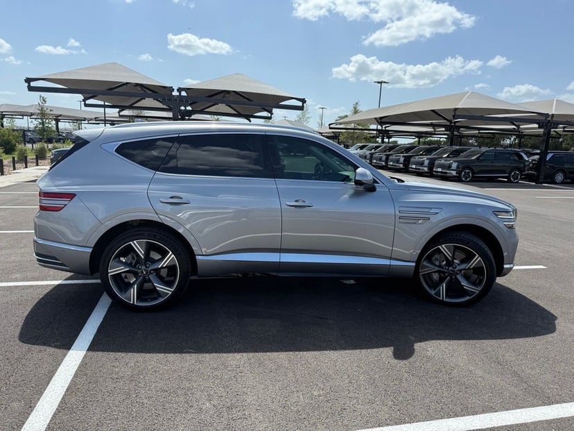 2025 Genesis GV80 - Image 2