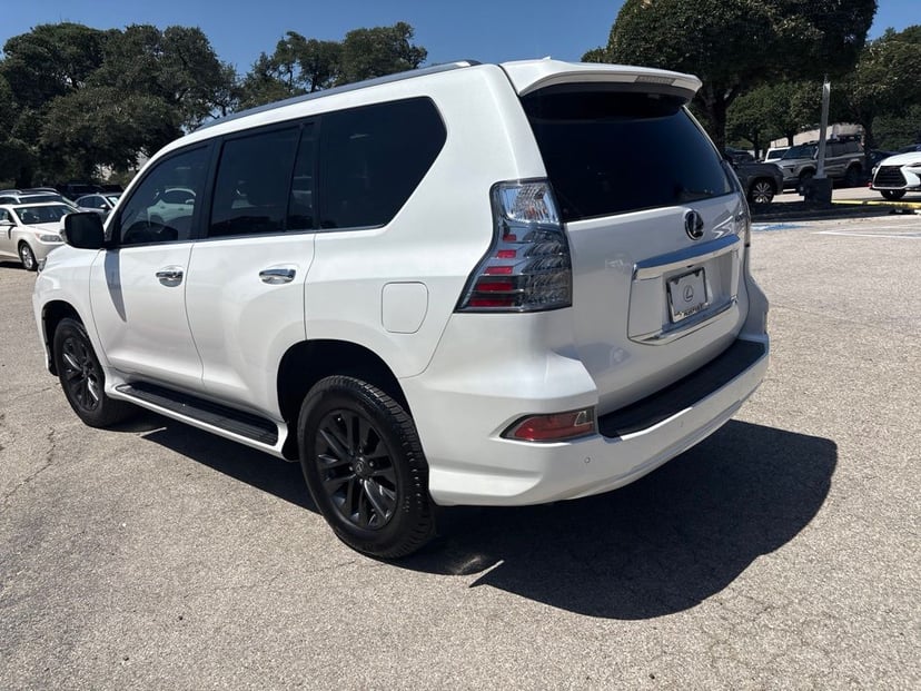 2023 Lexus GX - Image 3