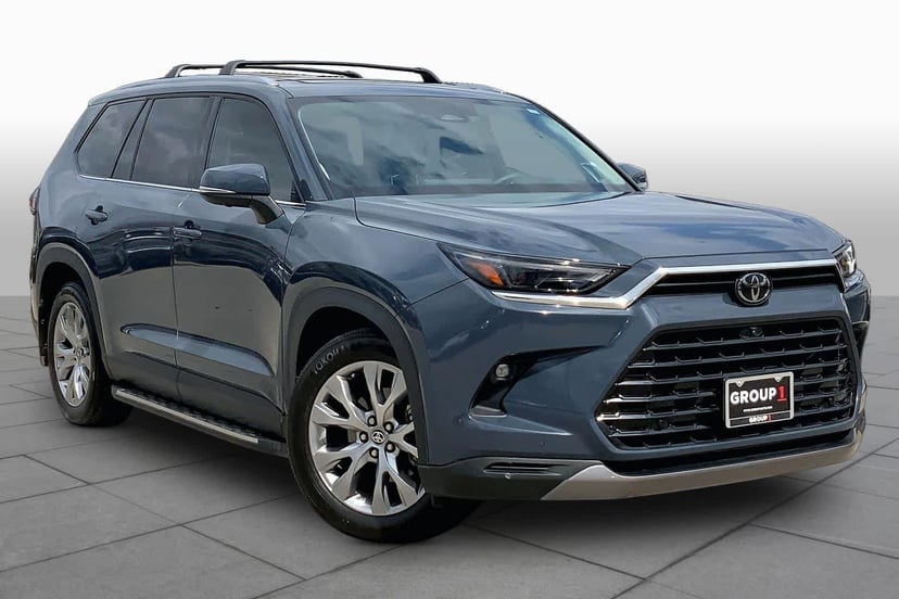 2025 Toyota Grand Highlander - Image 2