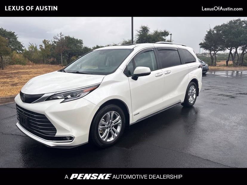 2021 Toyota Sienna - Image 1