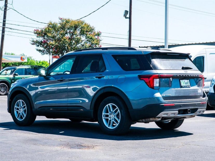 2026 Ford Explorer - Image 3