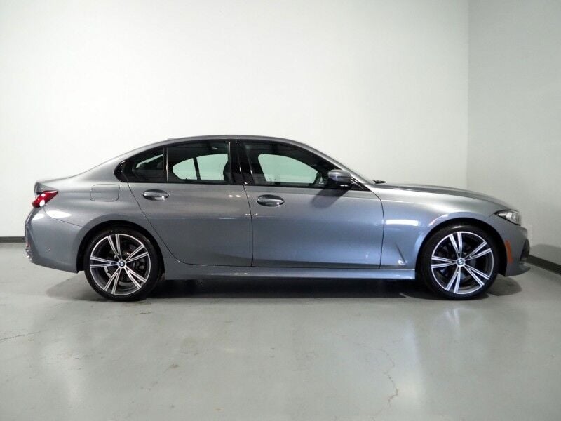 2023 BMW 3 Series - Image 2