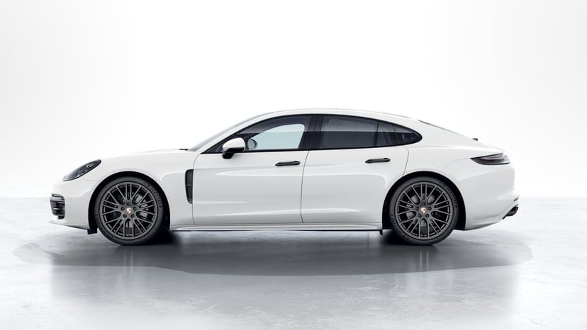 2022 Porsche Panamera - Image 1