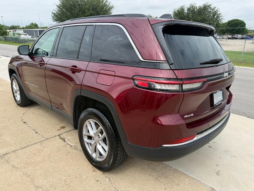 2025 Jeep Grand Cherokee - Image 3