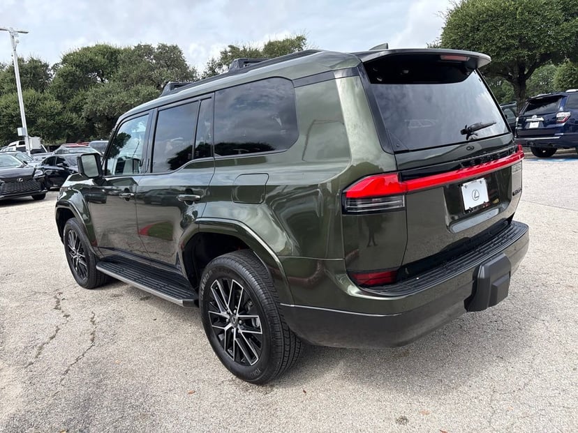 2026 Lexus GX - Image 3