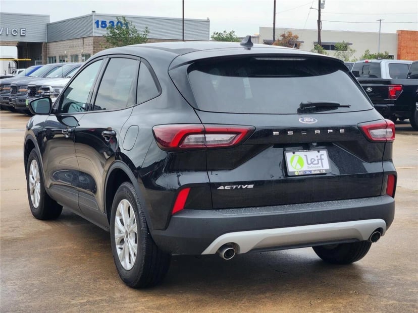 2025 Ford Escape - Image 3
