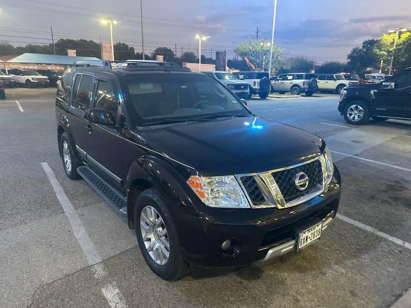 2012 Nissan Pathfinder - Image 2