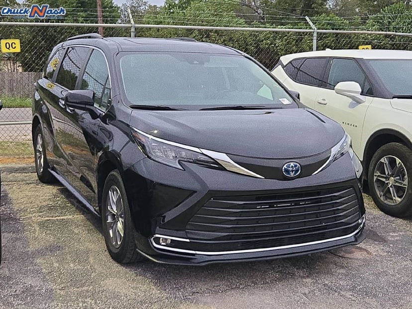 2024 Toyota Sienna - Image 1