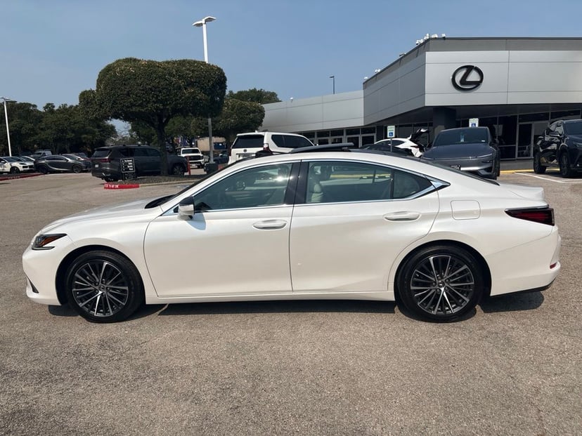 2023 Lexus ES - Image 2