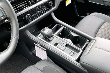 2026 Nissan Pathfinder - Image 2