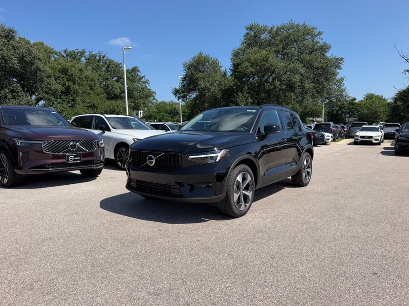 2026 Volvo XC40 - Image 1