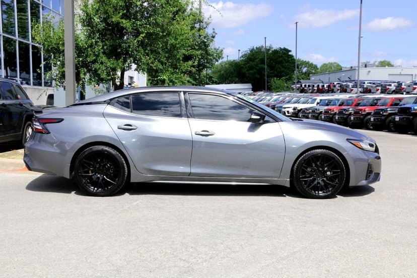 2023 Nissan maxima - Image 2